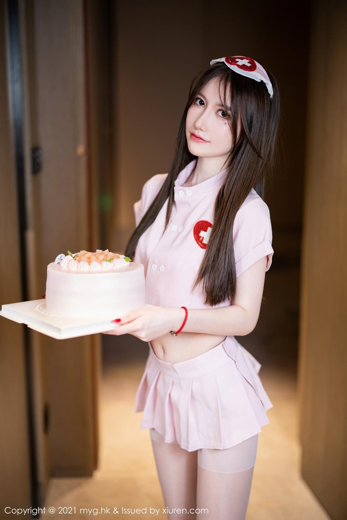 美桃酱长三角旅拍粉色护士制服配开档肉丝秀翘臀绝美写真85P 2