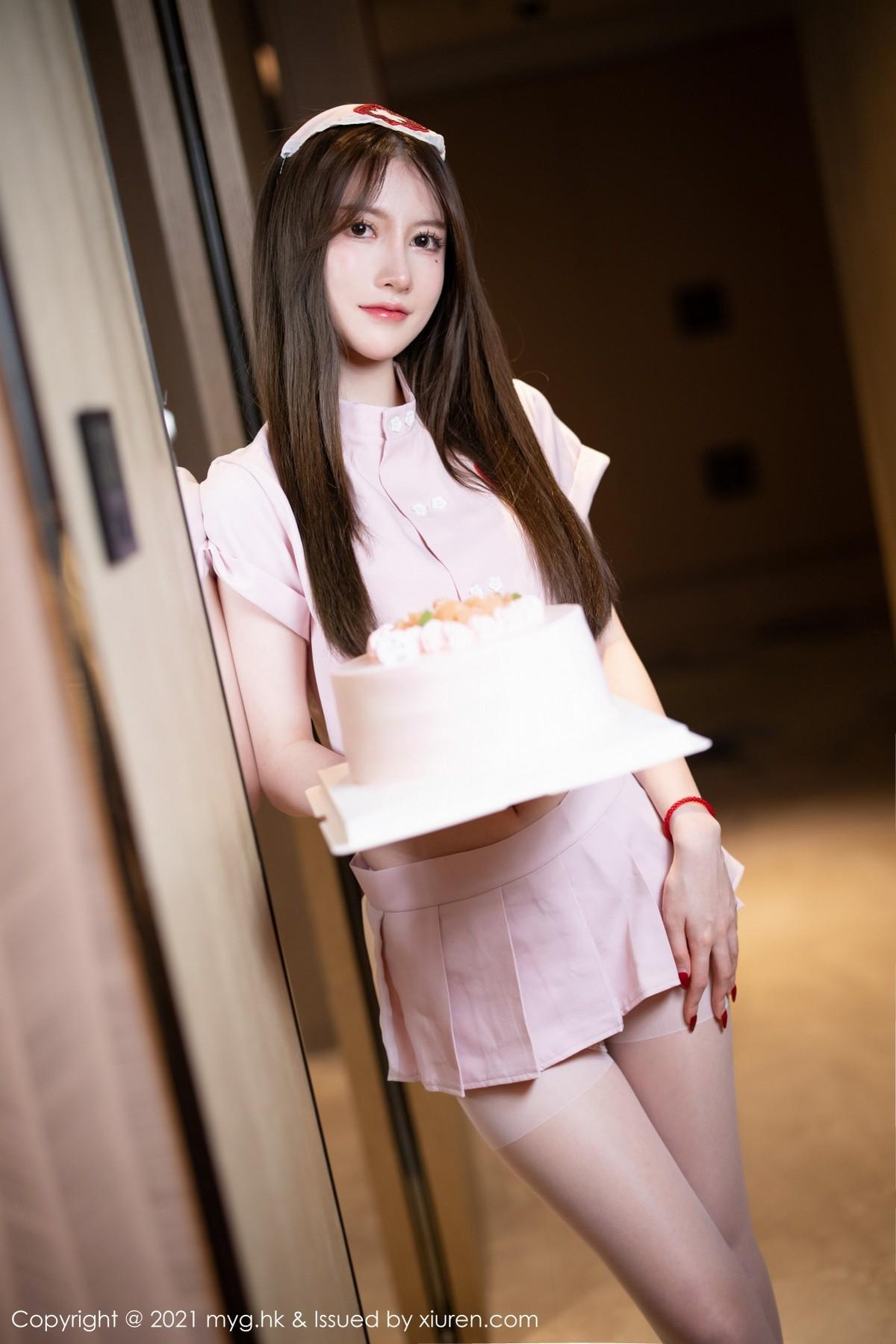 美桃酱长三角旅拍粉色护士制服配开档肉丝秀翘臀绝美写真85P 4