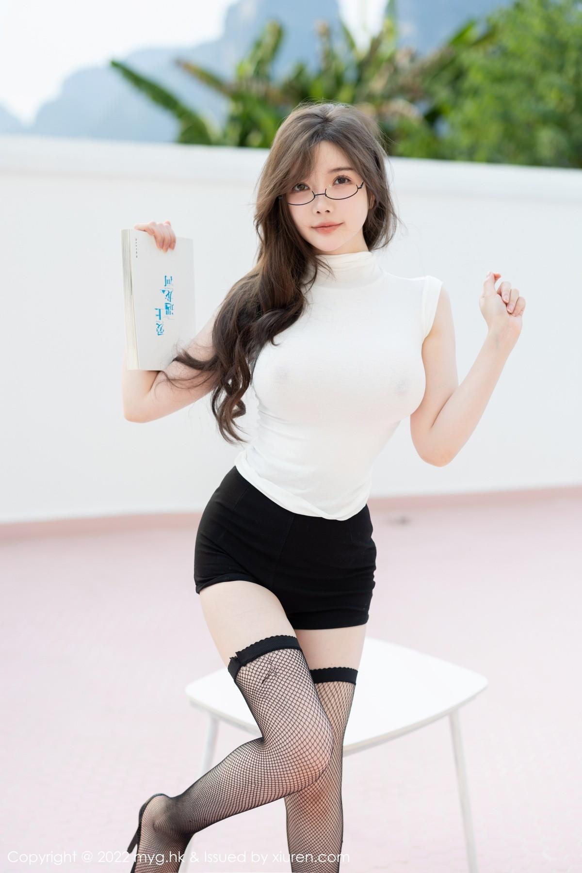 糯美子桂林心愿旅拍性感白T配黑短裙秀丰满身材绝美写真63P 3